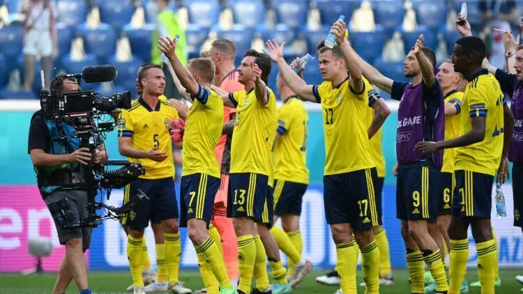 نجم السويد: ”الحلاقة“ قادتنا لصدارة مجموعتنا في يورو 2020!
