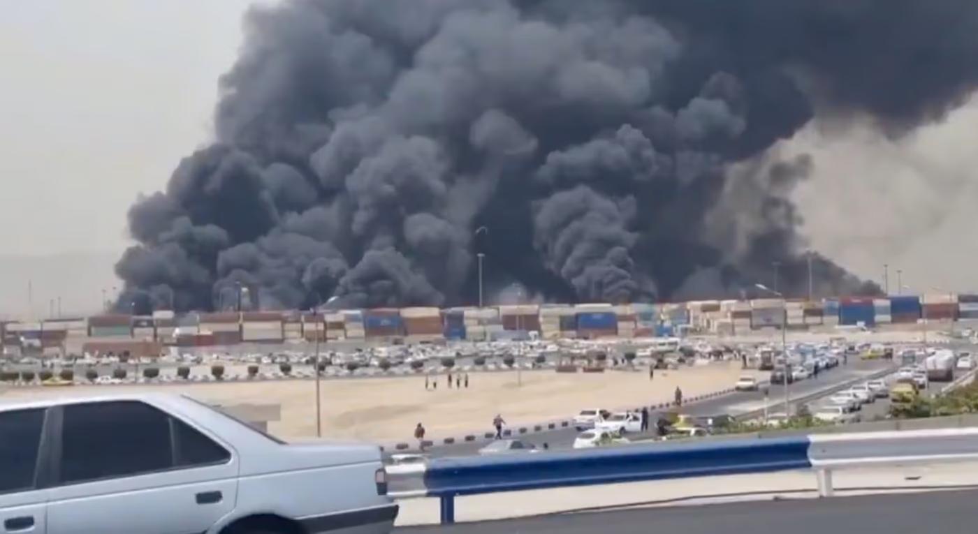 شهد ميناء بندر عباس جنوب إيران، يوم السبت، انفجاراً ضخماً أدى إلى وقوع مئات الإصابات، وفق ما أفادت به وكالة «تسنيم» للأنباء.