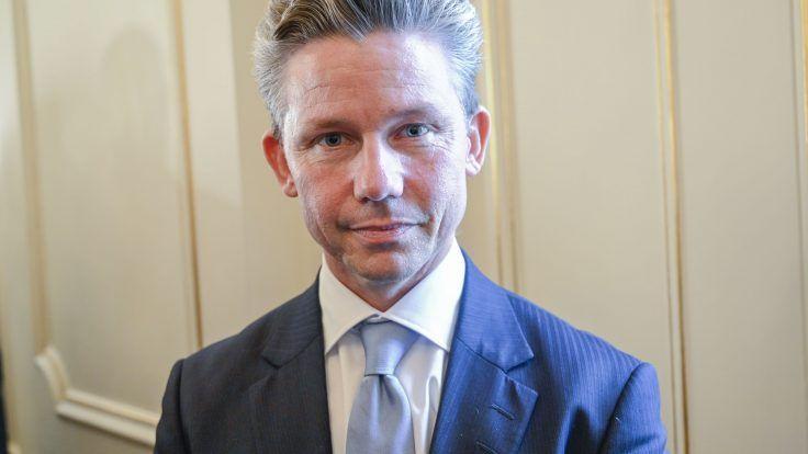 وزير الدفاع السويدي الجديد يعترف: جربت الماريغوانا مرة واحدة في حياتي!
