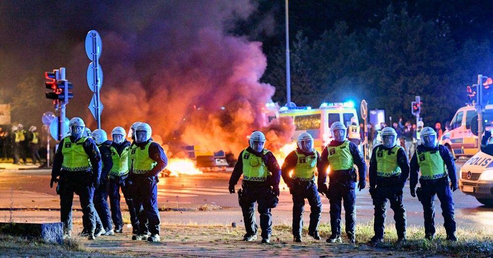 20 متهمًا حصيلة أعمال الشغب بعد حرق القرآن