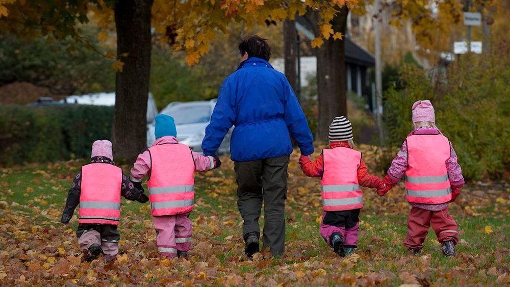 معلم روضة متهم بجرائم جنسية والتقاط صور إباحية للأطفال في مالمو
