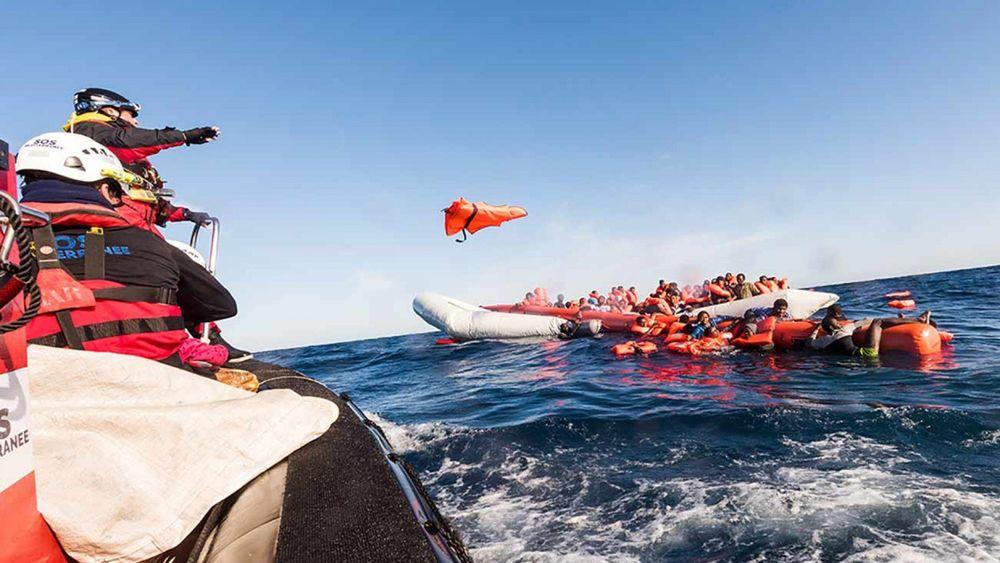 إنقاذ أكثر من 400 مهاجر في إسبانيا
