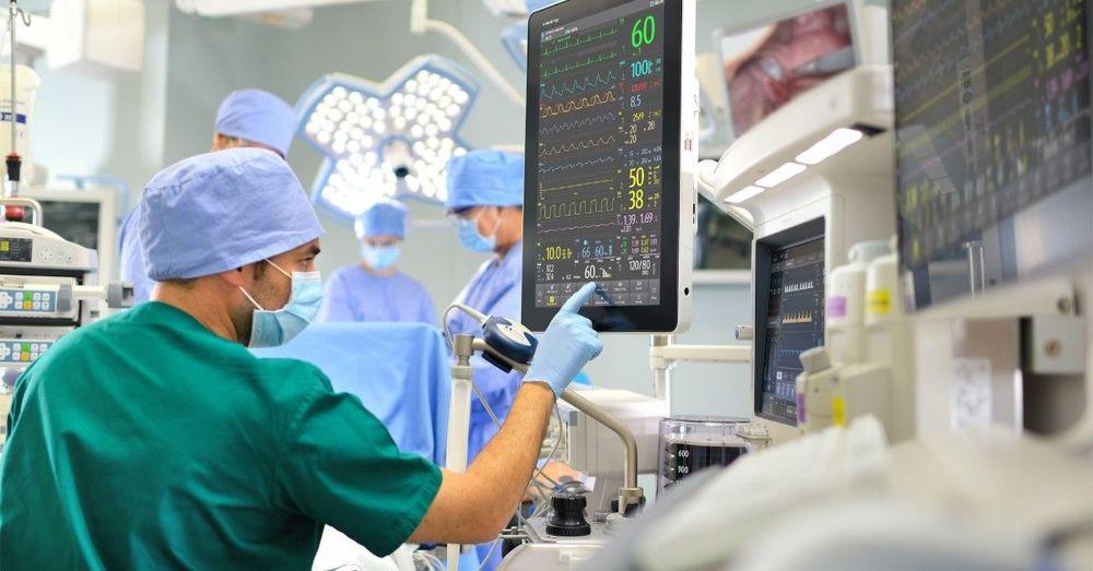 خدمات الرعاية الصحية تسجل أرقامًا قياسيًا بعد انخفاضها إلى النصف