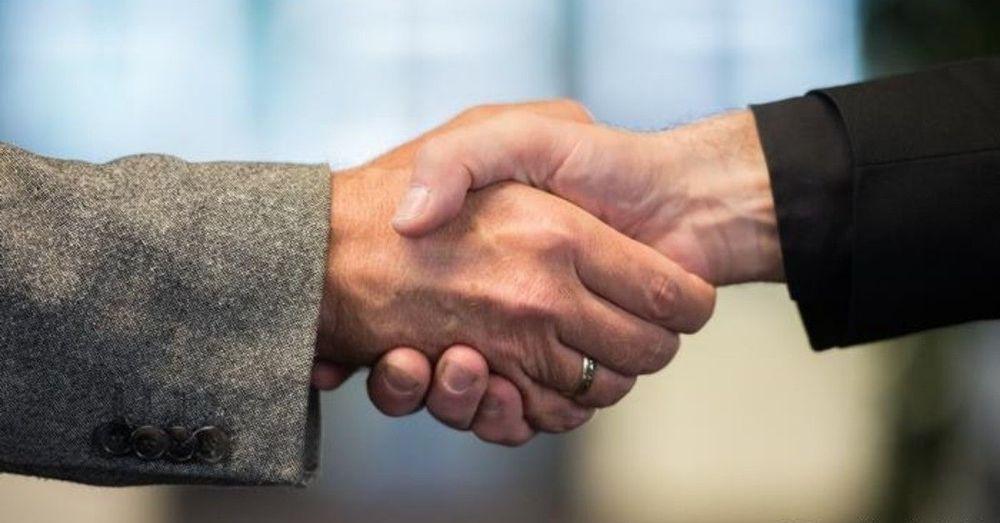 ألمانيا تحرم طبيبا لبنانيا من الجنسية لأنه "لا يصافح النساء"