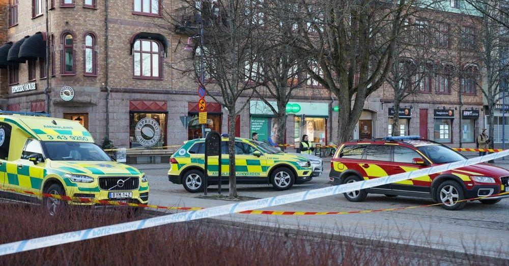 إصابة 8 أشخاص بسلاح أبيض والشرطة تحقق في "جريمة إرهابية"
