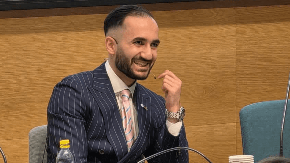  أحد أصغر الحاصلين على درجتي الطب والدكتوراه في السويد