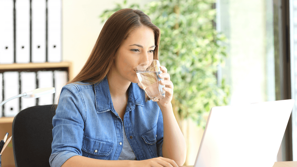 دراسة سويدية: شرب الماء يمنحك حياة أطول
 