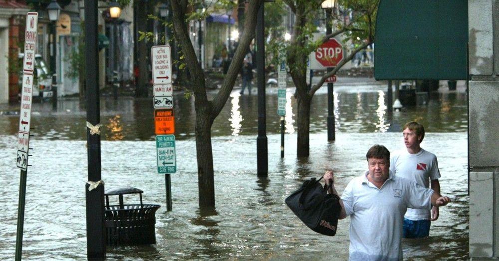 العاصفة " أليكس " تصل السويد
