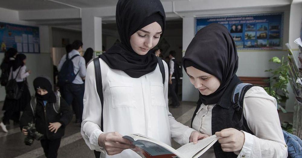 المحكمة تلغي حظر ارتداء الحجاب في المدارس