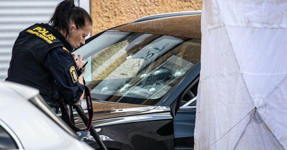 الشرطة تعثر على شخص مقتول بعيار ناري في سيارة