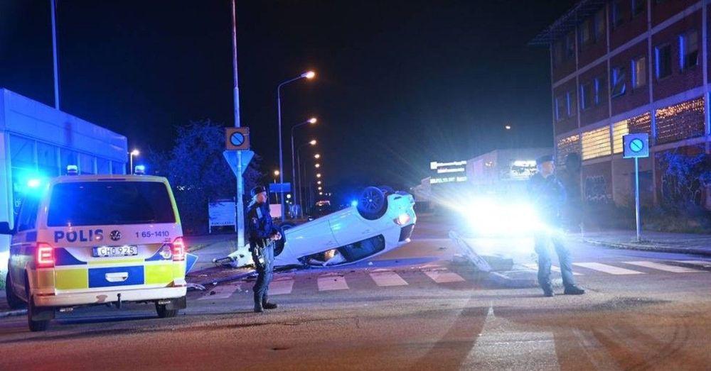 انقلاب سيارة بعد مطاردة للشرطة واعتقال السائق