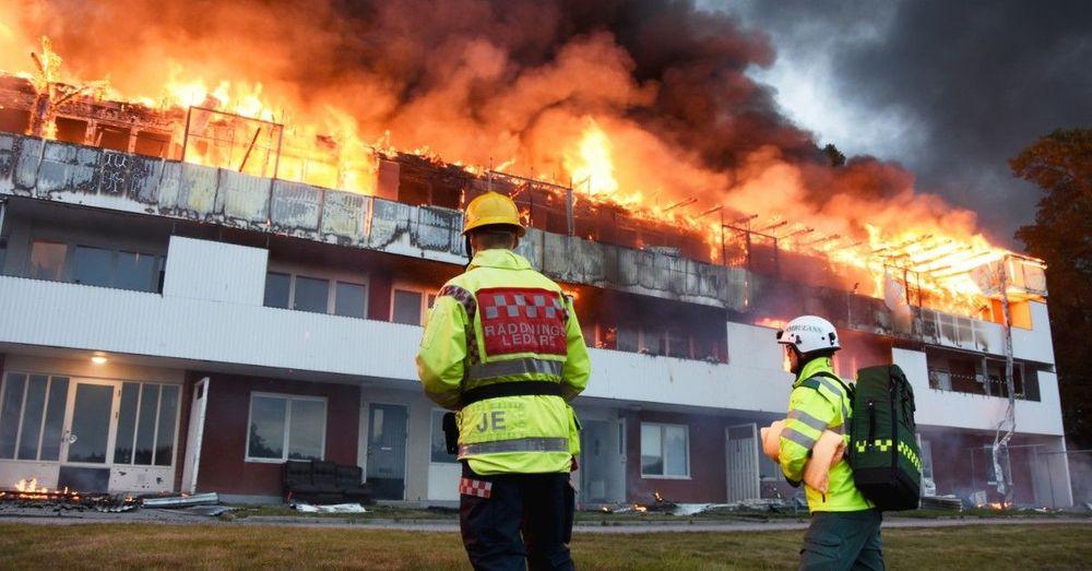 حريق في مبنى سكني ووفاة شخص