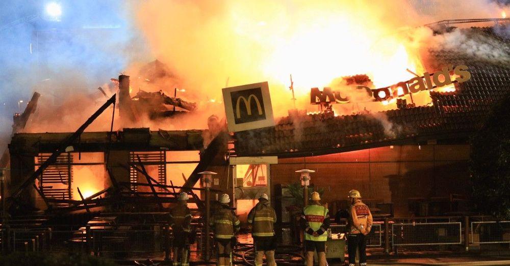 حريق هائل يلتهم مطعم لماكدونالدز جنوب ستوكهولم