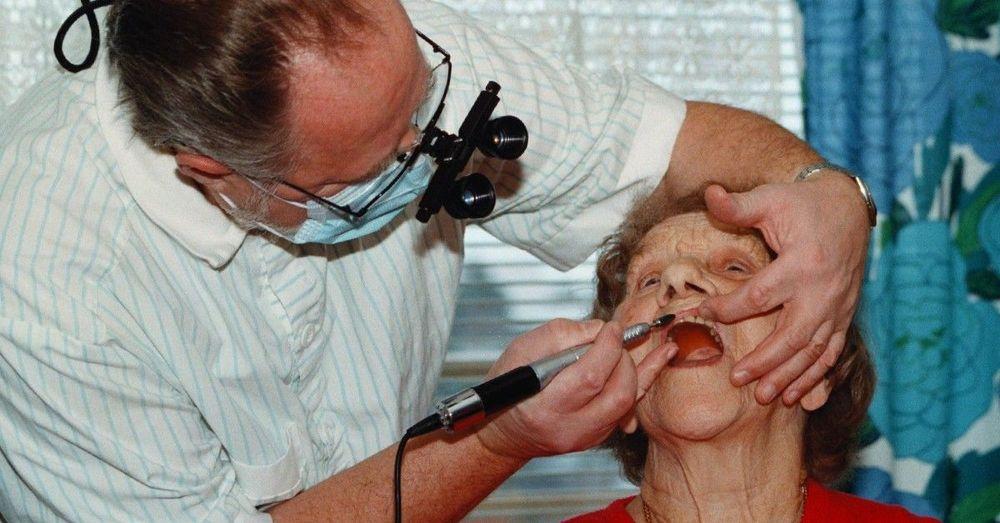 كبار السن هم الأكثر تضررًا في قطاع رعاية الأسنان