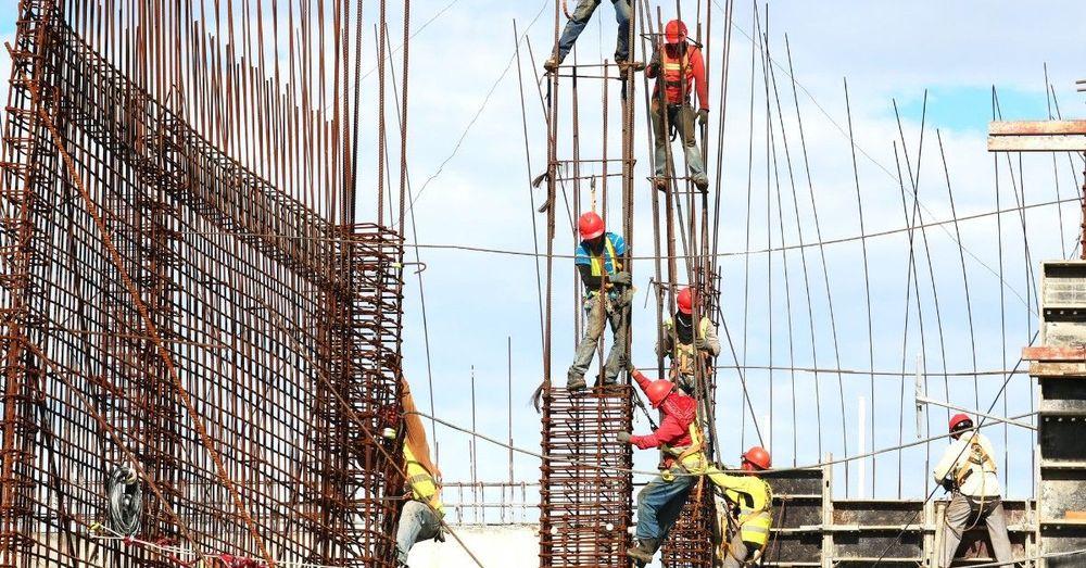 نقابة عمال البناء تهدد في اضراب عن العمل