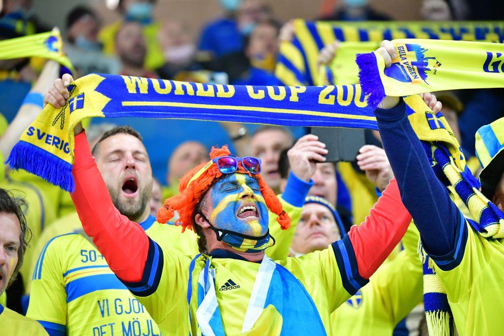 هل قصد اللاعب الجورجي إهانة السويديين بحركة يده؟