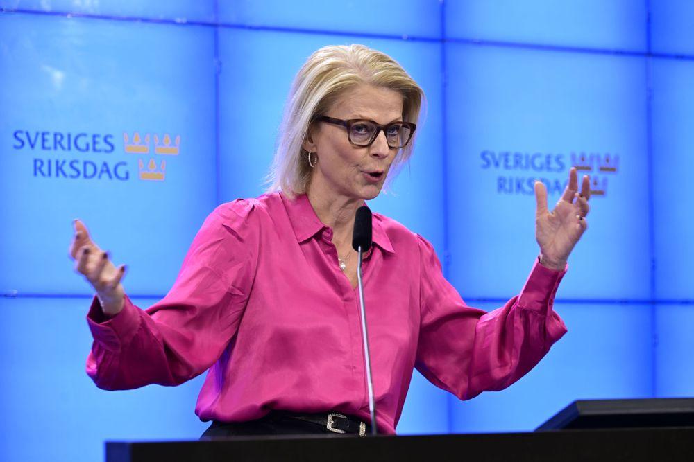  وزيرة المالية السويدية، إليزابيث سفانتيسون