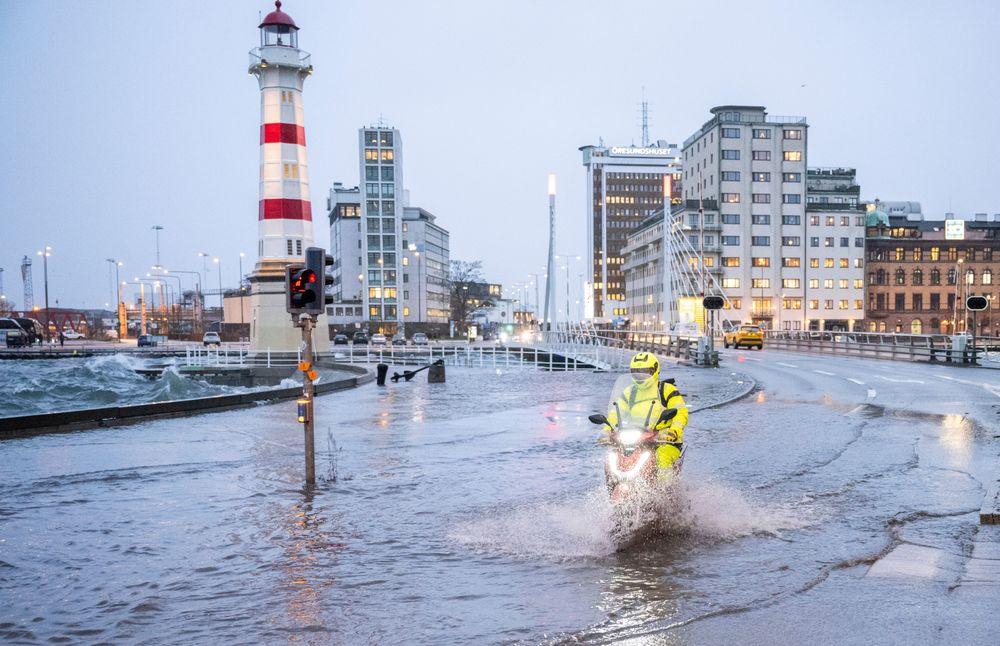 العاصفة "كيرك" تقترب من السويد