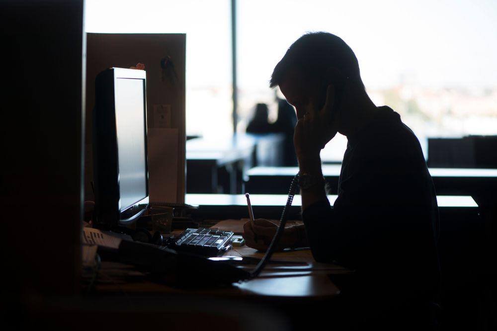 هل تشعر بالرغبة في البكاء أثناء العمل؟ إليك نصائح للتعامل مع مشاعرك في مكان العمل
