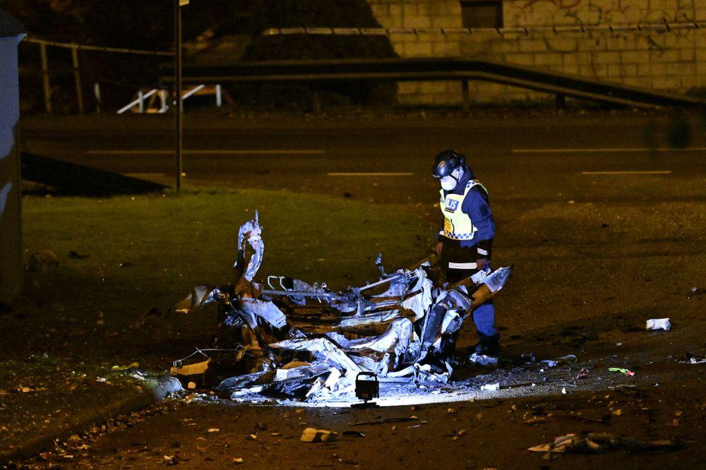 انفجار سيارة مفخخة في هيلسينبوري صباح اليوم.. حلّقت شظاياها 50 متراً في الهواء!
