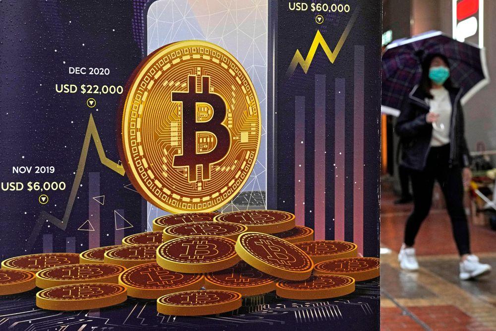 الدولار يقوى والبيتكوين