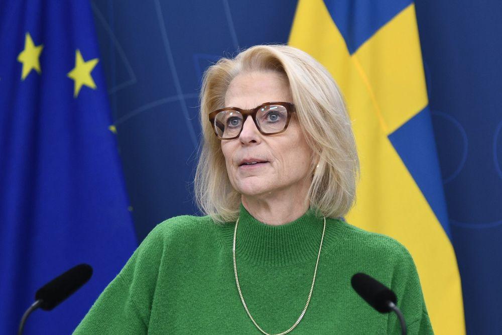 وزيرة المالية السويدية، إليزابيث سفانتيسون