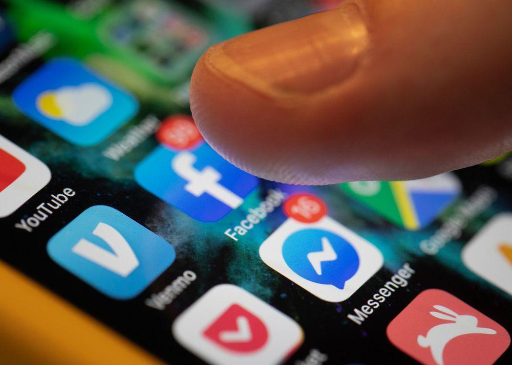 إمرأة متهمة بالاحتيال وبيع جهاز آيفون مسروق على فيسبوك في السويد..فما القصة؟
