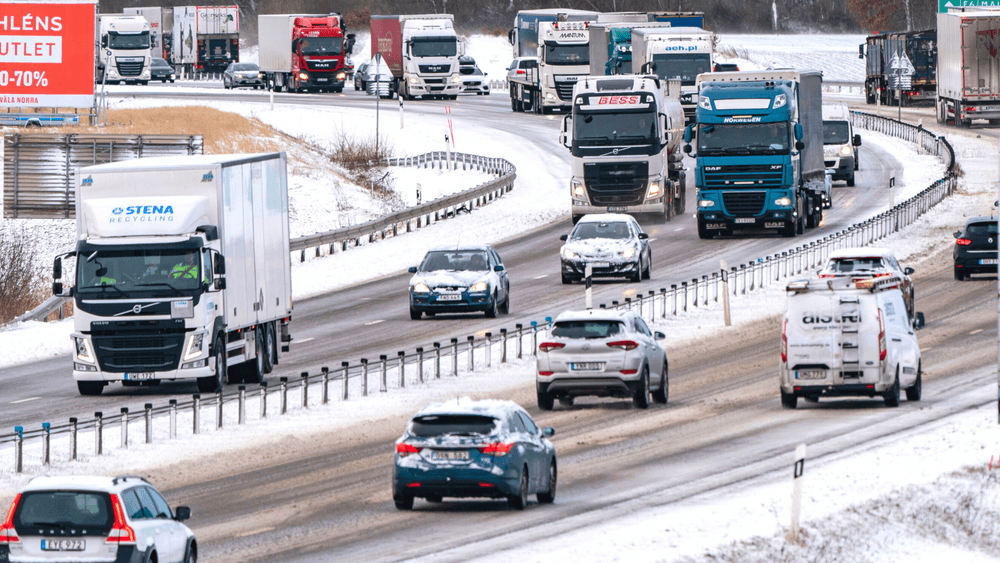 هيئة الأرصاد الجوية تحذر من انزلاقات جليدية 