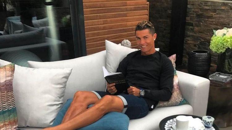 رونالدو يوقع عقودا غريبة مع خدمه..ويُحصن نفسه بعد الوفاة