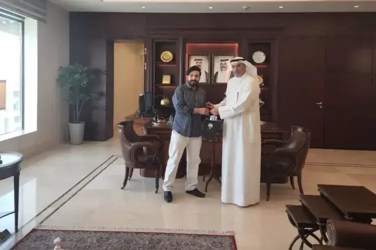 طبيب كويتي يتدخل ببسالة لإنقاذ حياة طفلة أردنية من الموت المحقق
