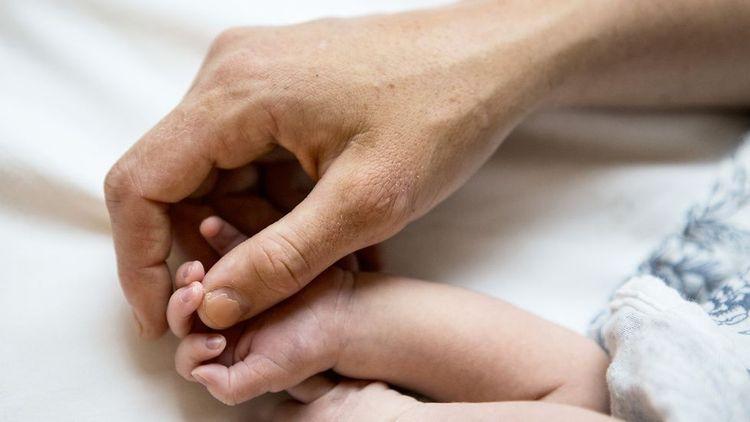 الرعاية الصحية للأمهات الجدد في السويد: ما بين التقدير والاحتياج لتحسينات
