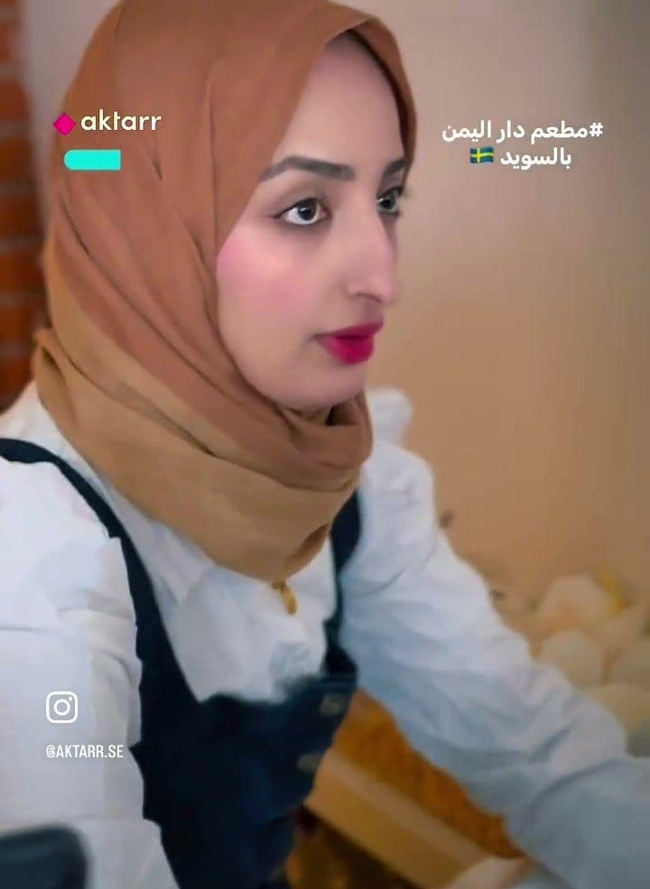 بشرى خلال العمل داخل المطعم