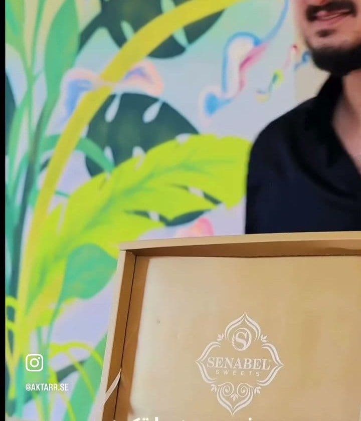 علب وهدايا — من فيديو الزيارة