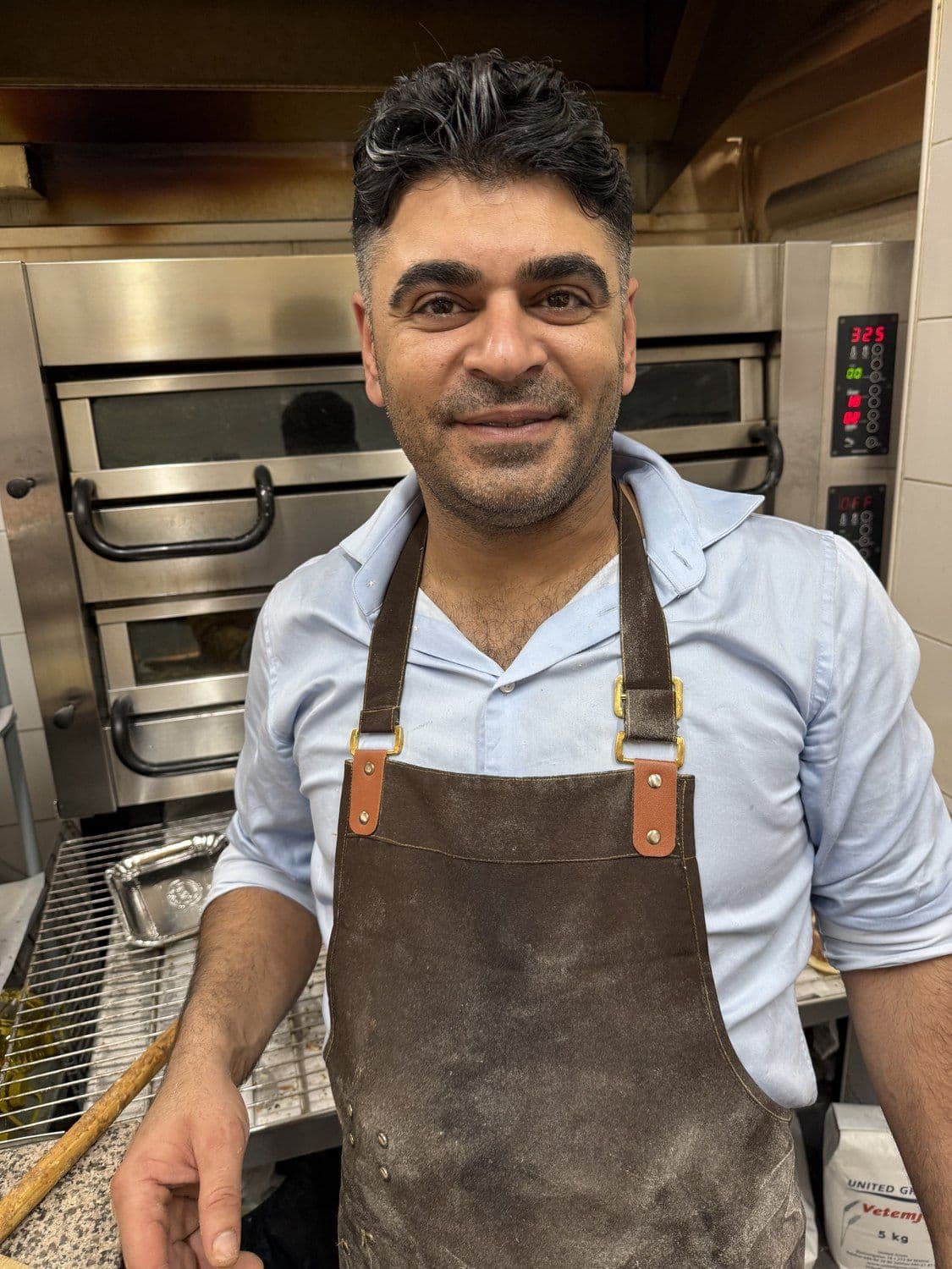أبو محمد في مناقيش شامية
