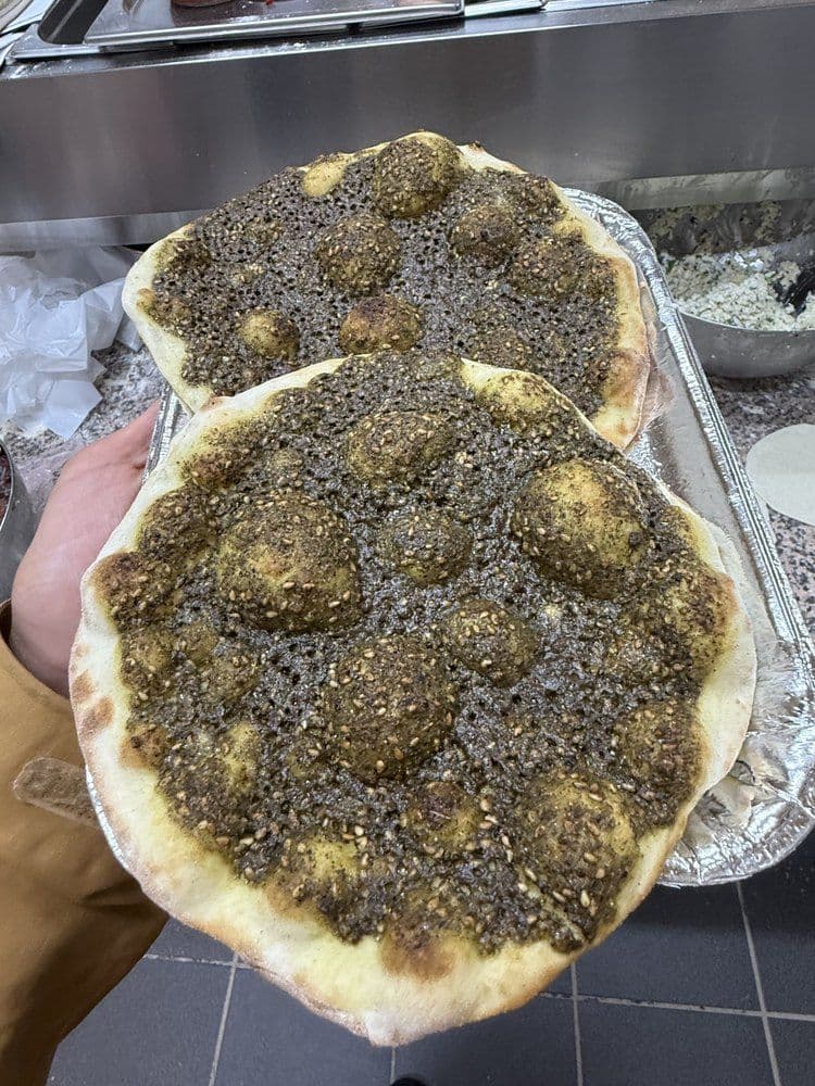 مناقيش الزعتر من الفرن