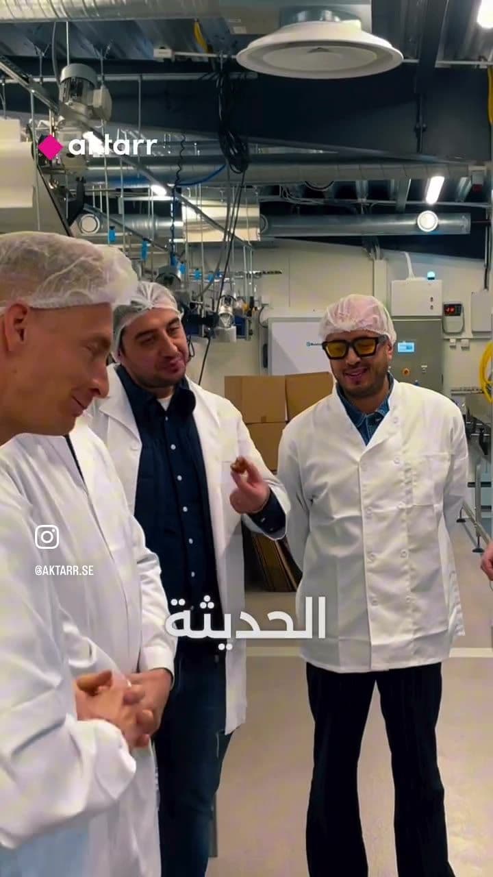 قتادة خلال زيارته معمل تيزا