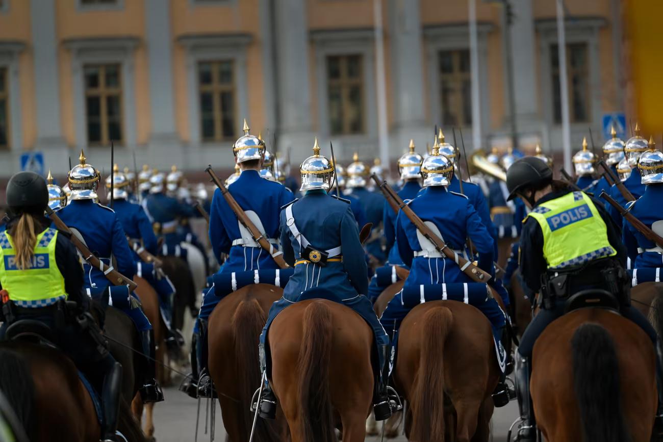 السلامة أولاً.. القوات المسلحة السويدية تحظر استخدام الخوذة التقليدية
