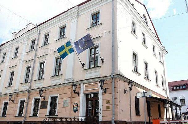 بعد عام: بيلاروسيان يقيمان في السفارة السويدية