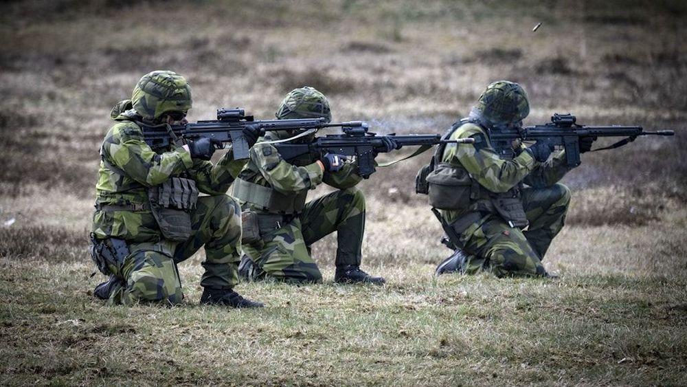 الاستخبارات السويدية تحذّر من تسلّل المتطرفين إلى القوات المسلحة!

