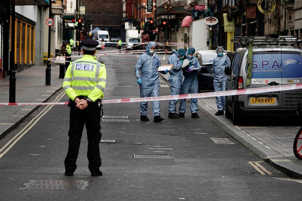 طعن شرطيَين في وسط لندن ورئيس البلدية يعلن أن الحادث غير مرتبط بالإرهاب 