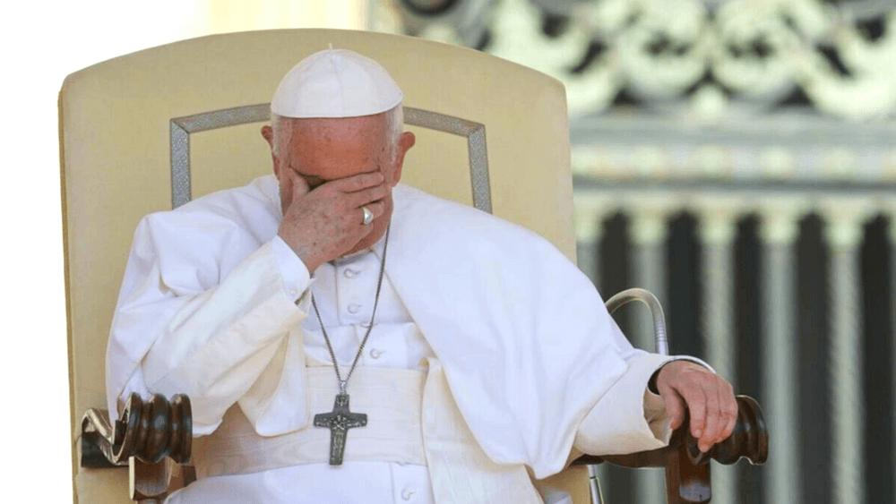 البابا فرنسيس يثير الجدل بعد أن حثّ العشّاق على عدم ممارسة الجنس قبل الزواج

