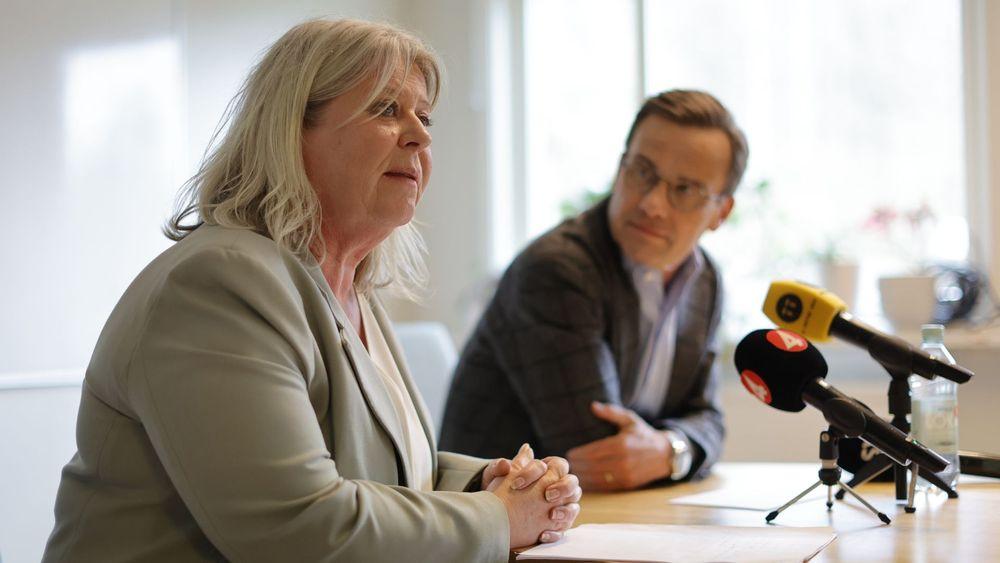 قررت الحكومة السويدية فتح تحقيق حول إمكانية وقف المساعدات الاجتماعية المقدمة للأهالي الرافضين لفكرة التعاون مع الخدمات الاجتماعية.