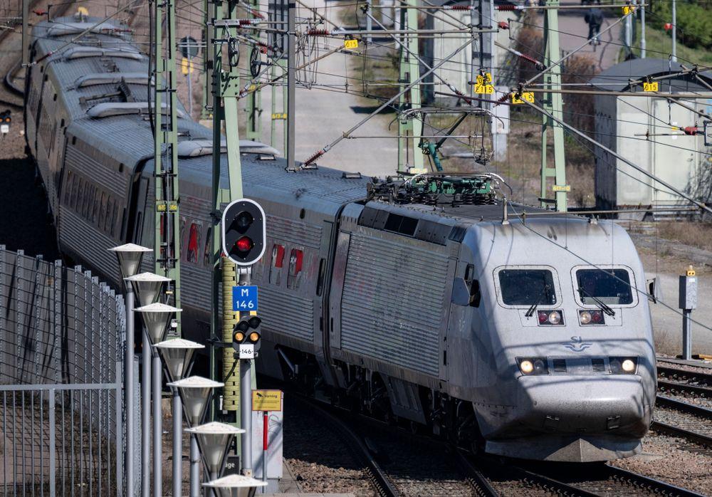 "رحلة بلا توقف": أكمل سائق قطار في السويد طريقه ونسي إنزال المسافرين!

