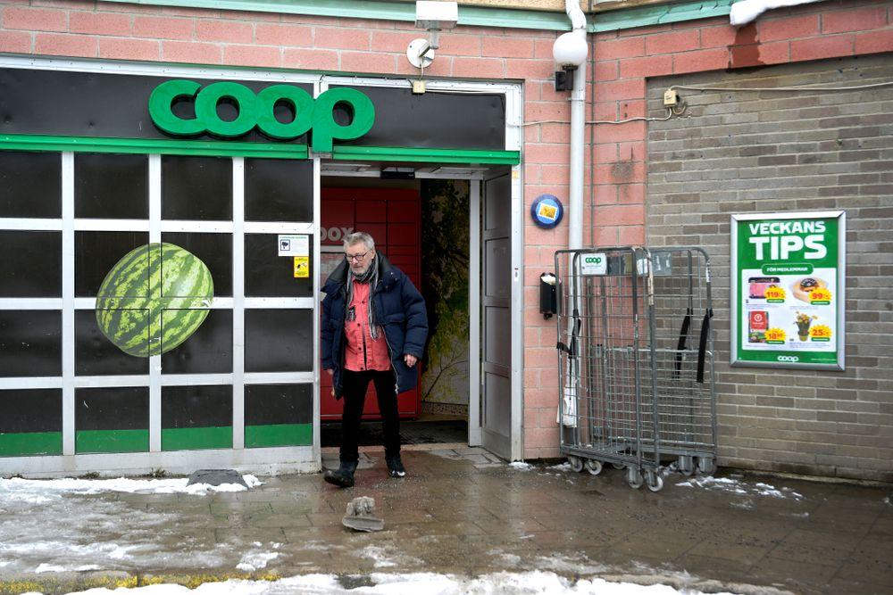 ما علاقة خفض الأسعار في متاجر Coop بمبيعات الفواكه والخضروات؟
