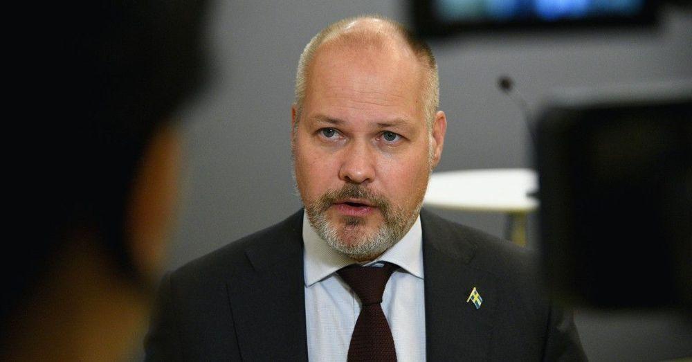 وزير الهجرة: يجب وضع حد لعمليات استغلال نظام اللجوء السويدي
