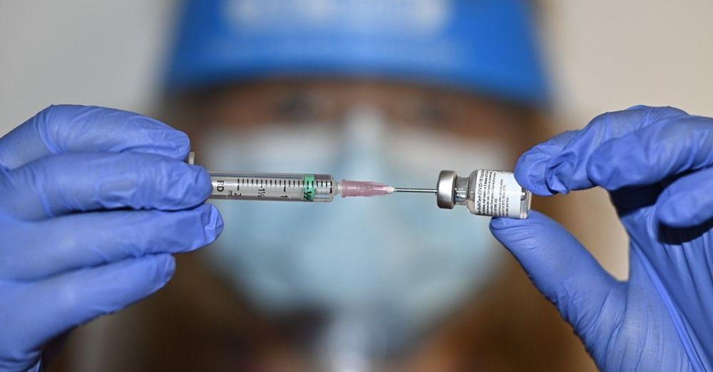 ممرضة تصاب بفيروس كورونا.. بعد أسبوع من تلقيها اللقاح