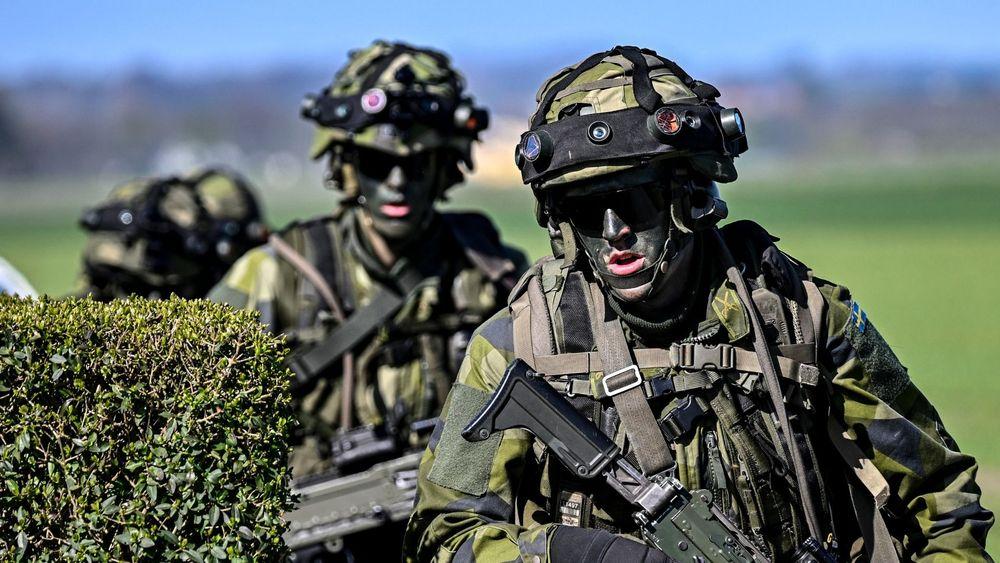 الالتحاق إلى الجيش السويدي