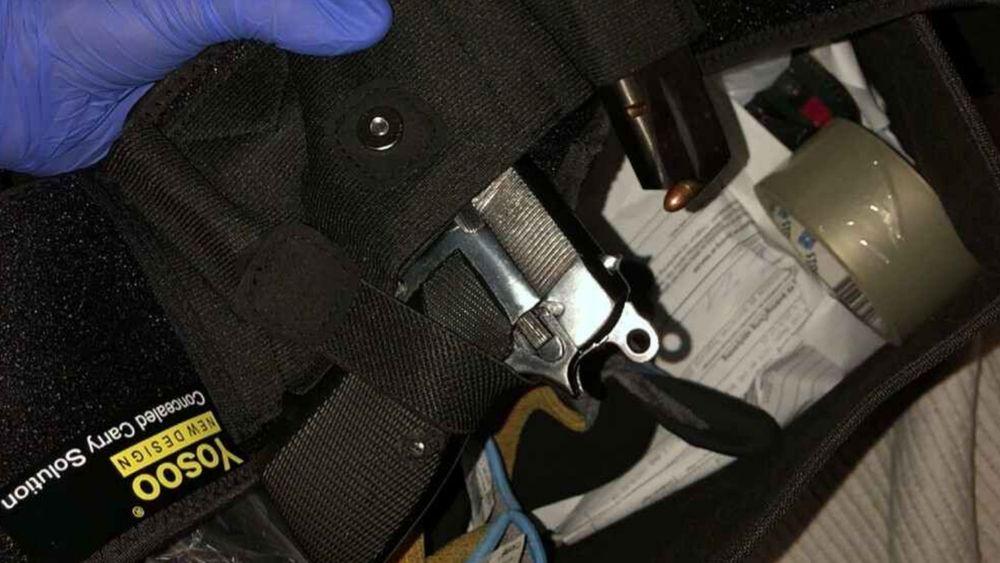 مجرم يخفي مسدساً نازياً في كيس حفاضات أطفال في مالمو