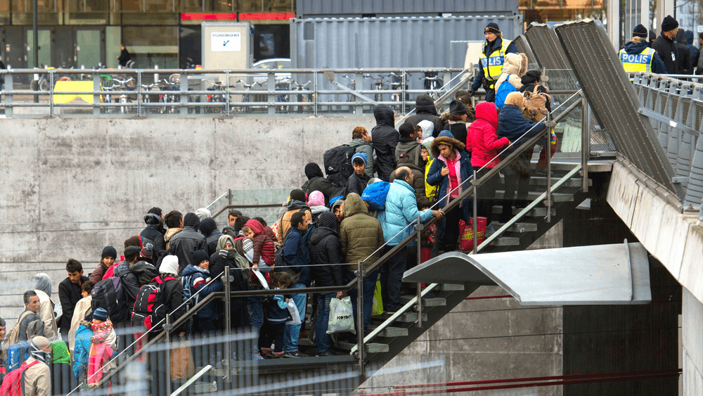 علماء سياسة: الهجرة الواسعة سبب أساسي للفساد في السويد
