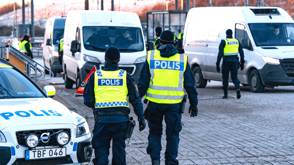 السويد تمنع 2500 مسافر أجنبي من دخول أراضيها